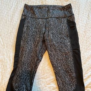 Lululemon Crop Tights Black/Silver Size 12